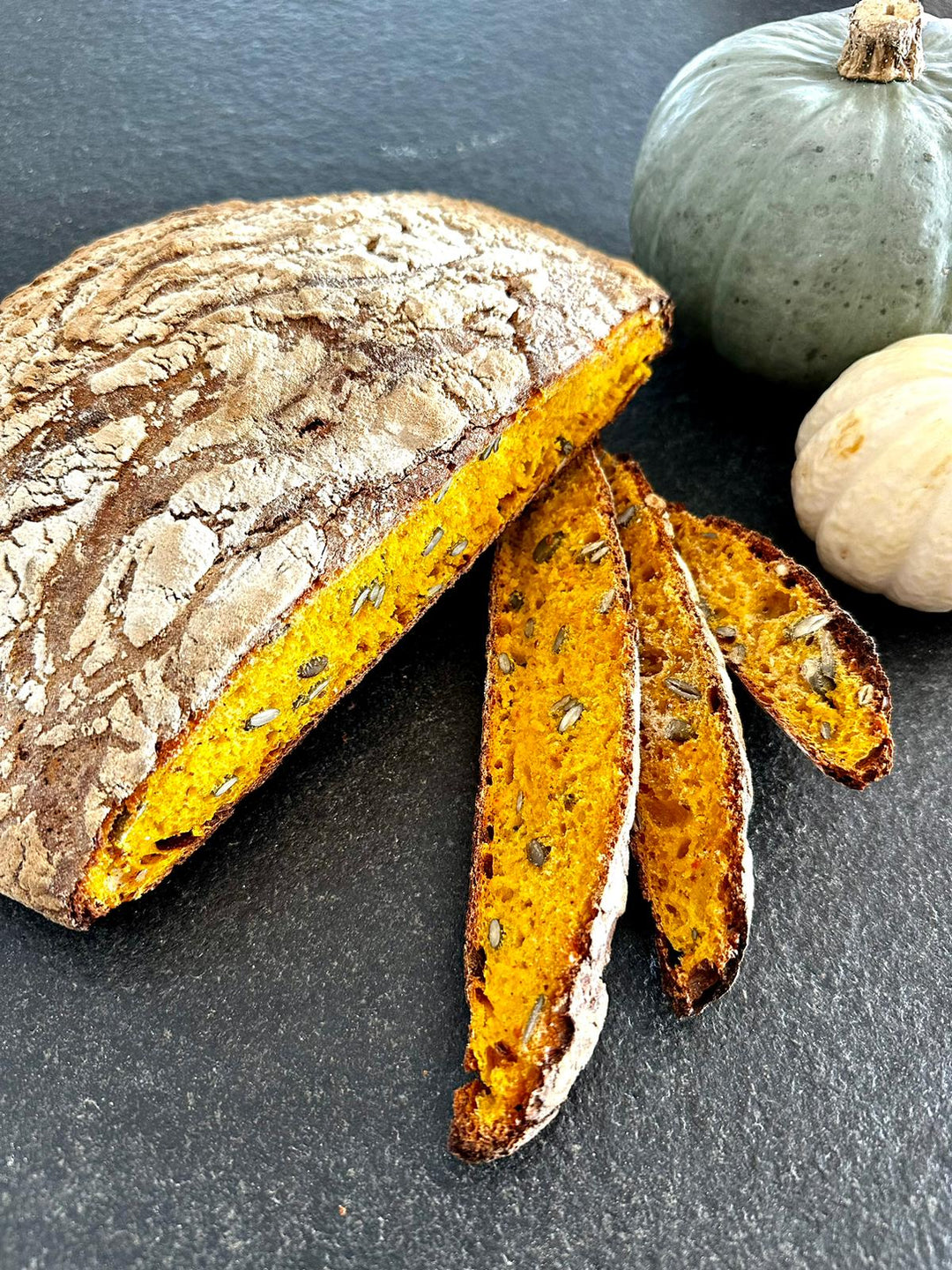 Herbstlicher Brotgenuss: Saftiges Kürbis-Dinkel-Brot Rezept zum Verlieben
